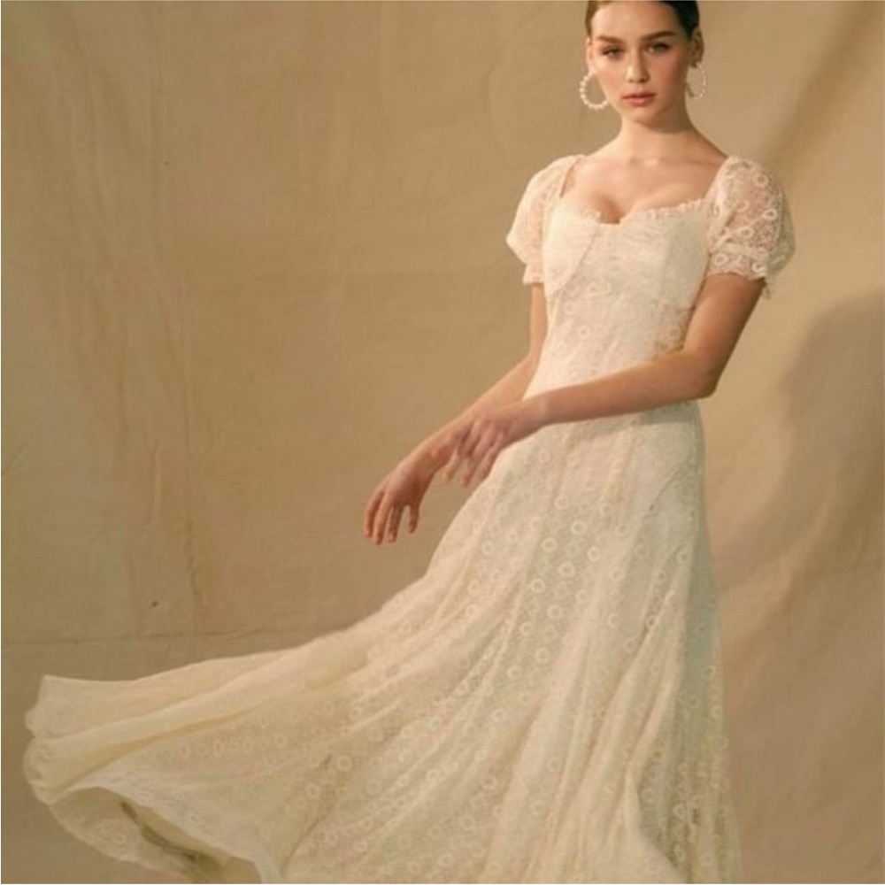 Ivory Lace Wedding Gown Dress- BISOU BISOU